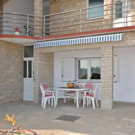 Five-bedroom Holiday In Posedarje-podgradina Feriehus *