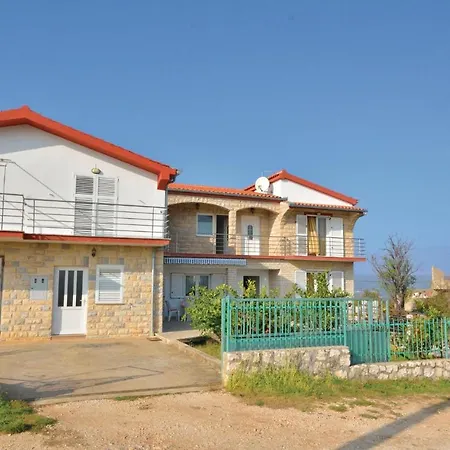 Five-bedroom Holiday In Posedarje-podgradina