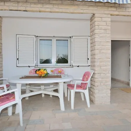 Five-bedroom Holiday In Posedarje-podgradina Feriehus *