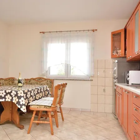 Feriehus Five-bedroom Holiday In Posedarje-podgradina
