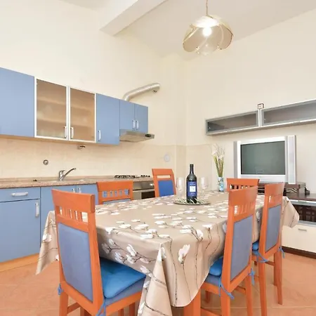 Five-bedroom Holiday In Posedarje-podgradina