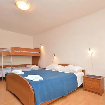 Five-bedroom Holiday In Posedarje-podgradina Feriehus *