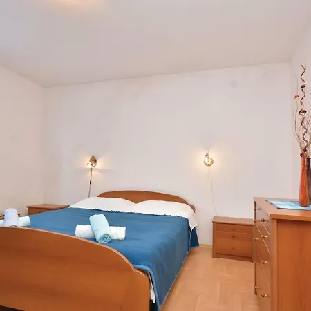 Five-bedroom Holiday In Posedarje-podgradina Feriehus *