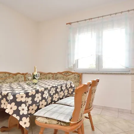 Feriehus Five-bedroom Holiday In Posedarje-podgradina