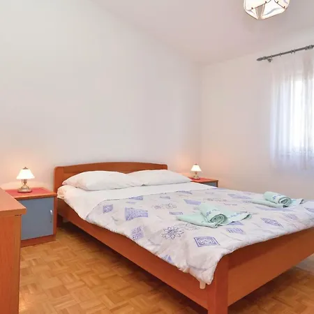 Five-bedroom Holiday In Posedarje-podgradina Feriehus Islam Grcki