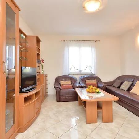 Five-bedroom Holiday In Posedarje-podgradina *