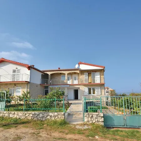 Five-bedroom Holiday In Posedarje-podgradina Feriehus *