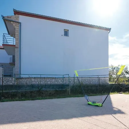 Feriehus Five-bedroom Holiday In Posedarje-podgradina Islam Grcki